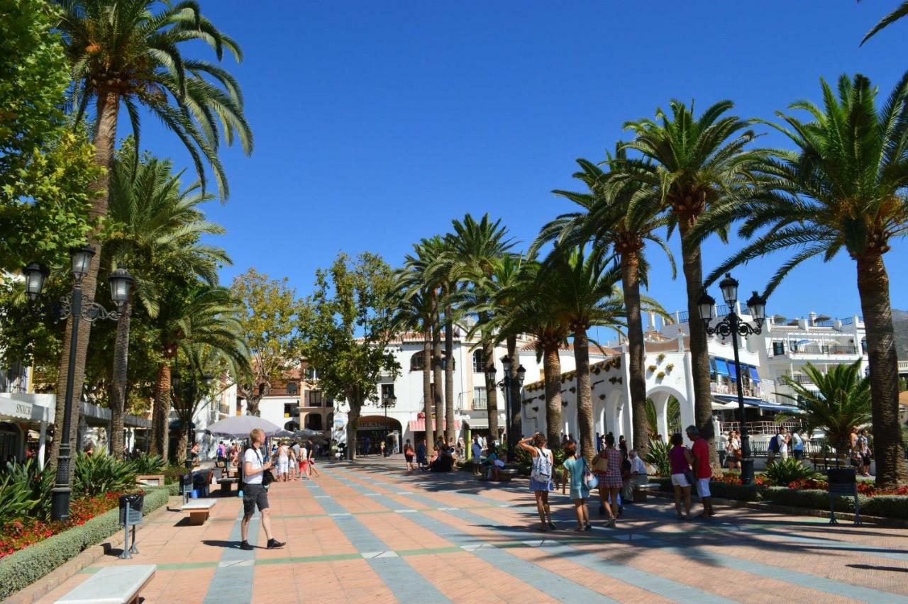 Rico Apartaments Parador Nerja Bagian luar foto
